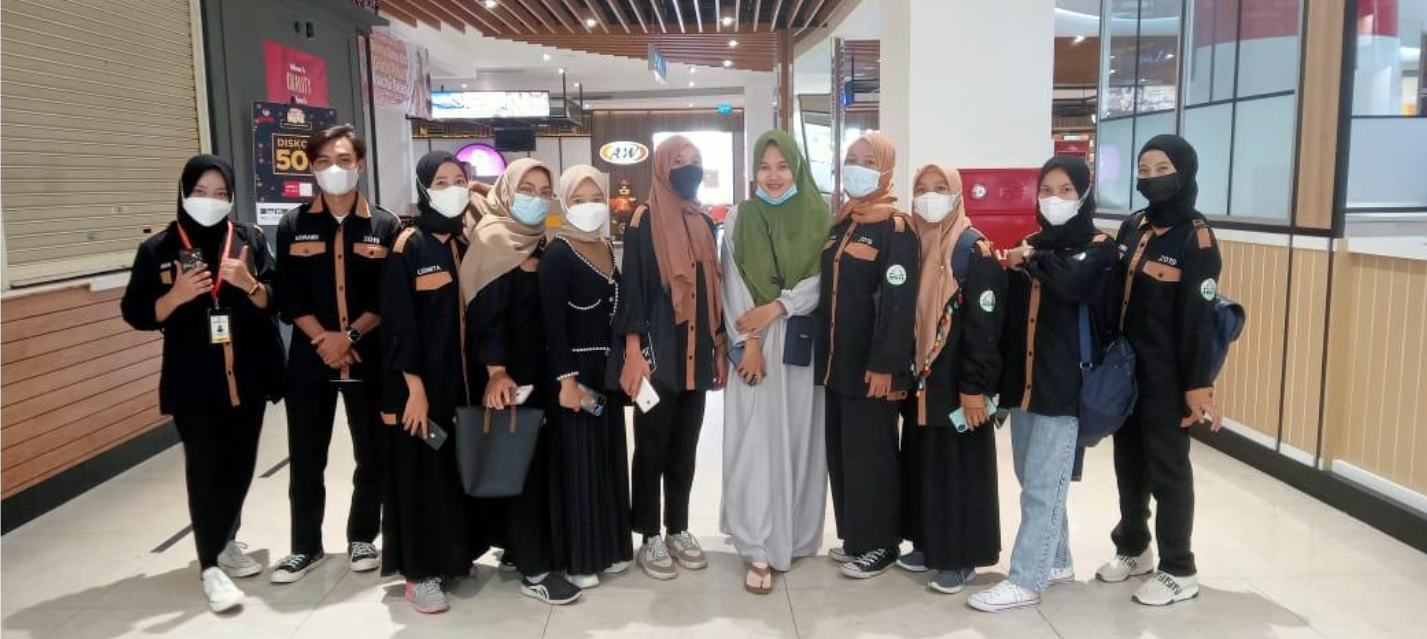 Mahasiswa Prodi Jurnalistik Islam Lakukan Liputan Langsung Vaksinasi Massal di Transmart Pangkalpinang